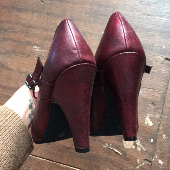 Red open toe heels - Picture 4 of 5